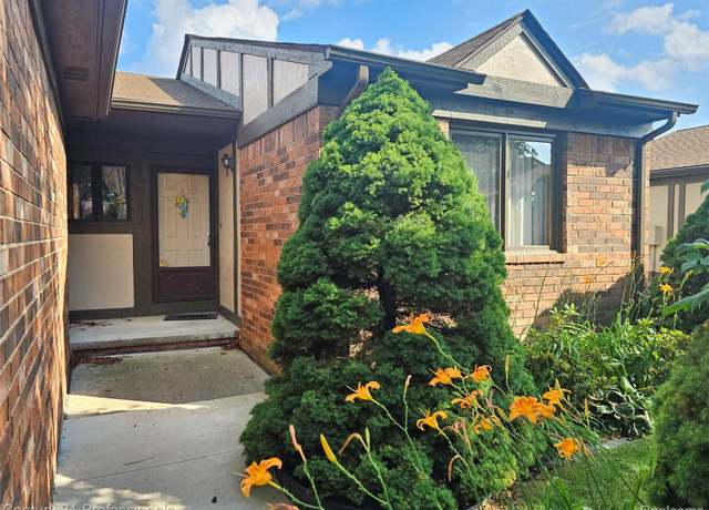 Property at 4866 Elm Tree Ln, Warren, MI 48092, 2 beds, 2 baths