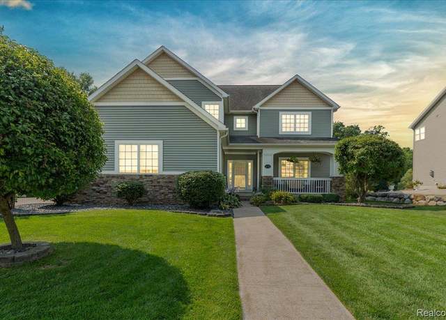 Property at 4142 Oak St, Grand Blanc, MI 48439, 5 beds, 4.5 baths
