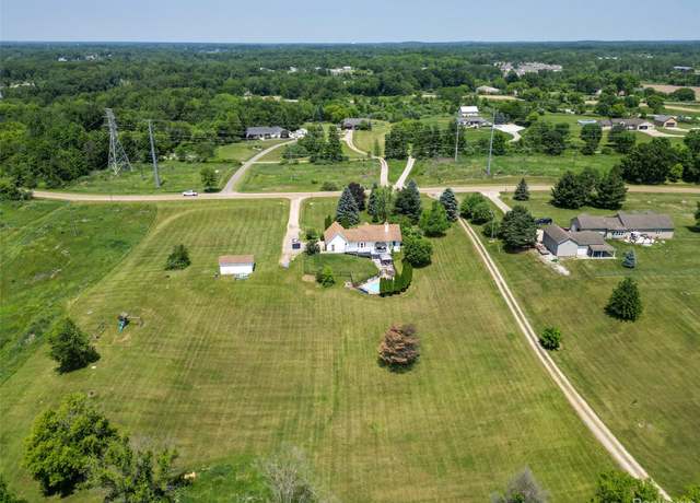 Property at 2520 Chilson Meadows Ln, Howell, MI 48843, 4 beds, 3 baths