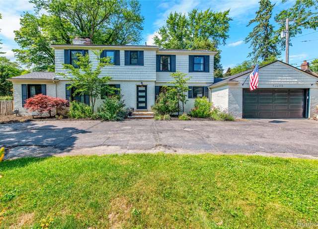 Property at 16635 E Jefferson Ave, Grosse Pointe Park, MI 48230, 4 beds, 2.5 baths