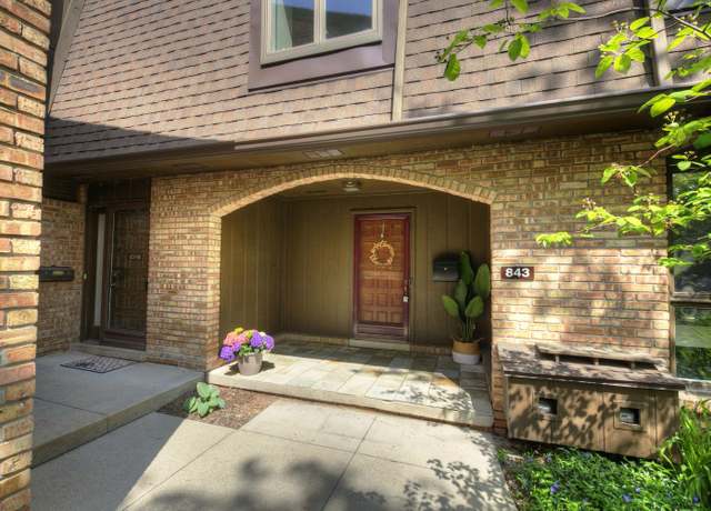 Property at 843 Greenhills Drive Dr, Ann Arbor, MI 48105, 3 beds, 2.5 baths