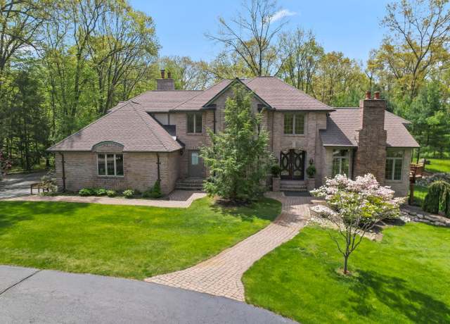Property at 561 Valley Dr, Milford, MI 48381, 4 beds, 3.5 baths