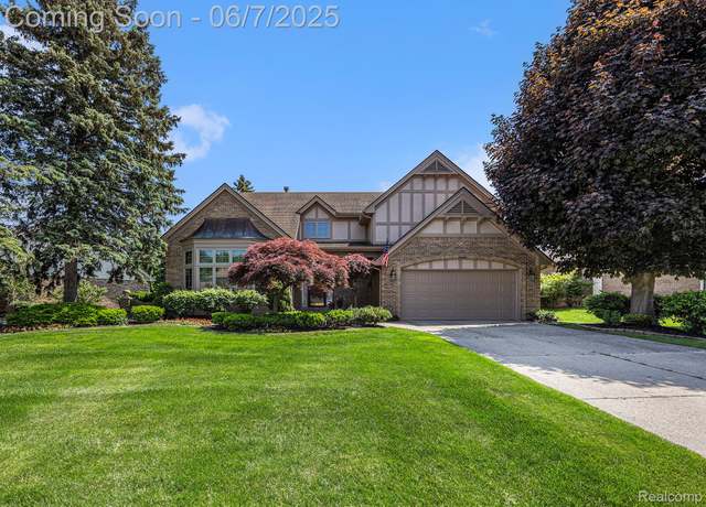 Property at 31220 Country Ridge Cir, Farmington Hills, MI 48331, 3 beds, 2.5 baths