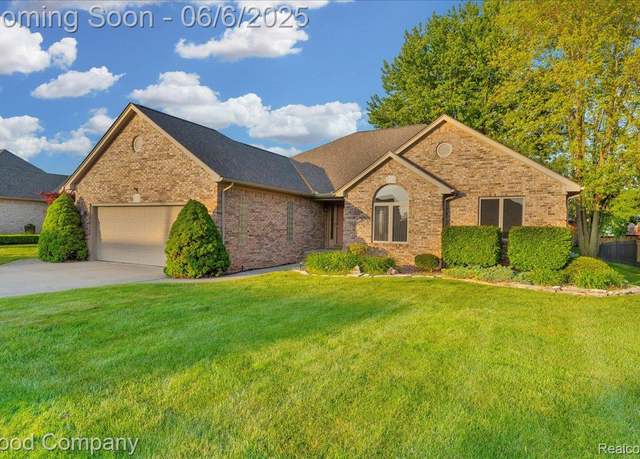 Property at 51414 Pinewood Dr, Macomb, MI 48042, 3 beds, 2.5 baths