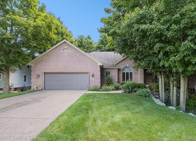 Property at 3462 Woodridge Dr, Flushing, MI 48433, 4 beds, 3 baths