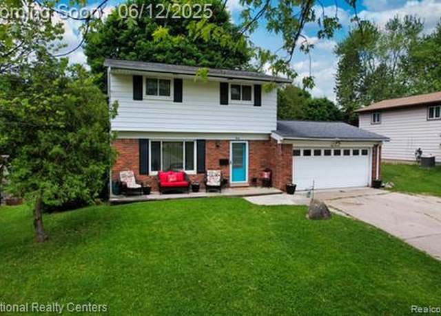 Property at 942 S Main St W, Milford, MI 48381, 3 beds, 1.5 baths