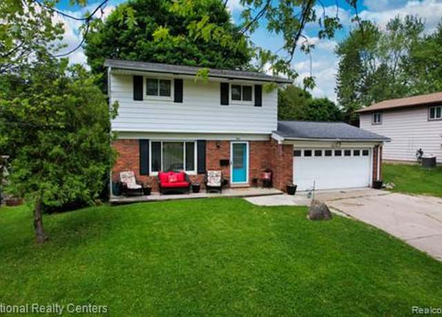 Property at 942 S Main St W, Milford, MI 48381, 3 beds, 1.5 baths