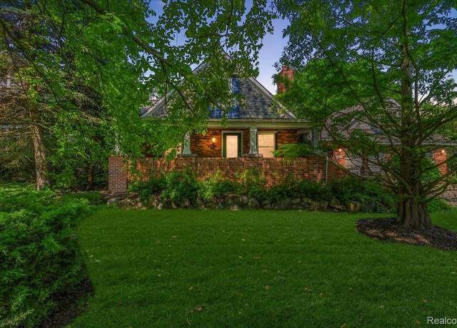 Property at 2280 Island View Dr, West Bloomfield, MI 48324, 4 beds, 2 baths