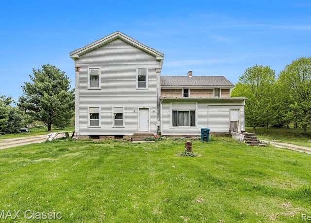Property at 2520 W C Ave, Kalamazoo, MI 49009, 5 beds, 4.5 baths