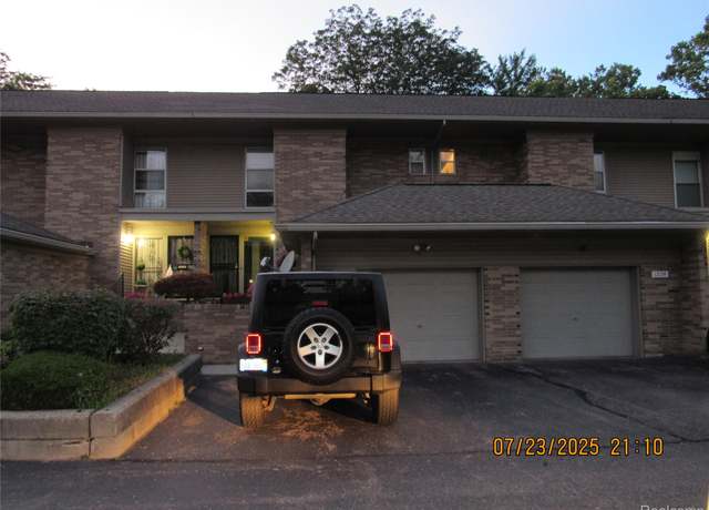 Property at 1226 Saint Aubin Pl, Detroit, MI 48207, 3 beds, 1.5 baths