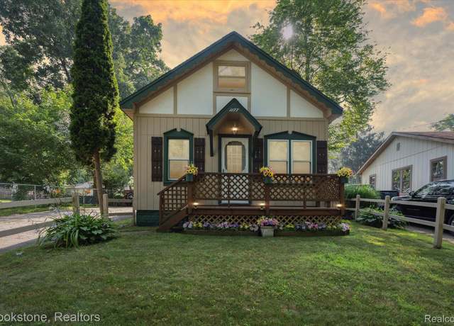 Property at 1177 Clearwater Blvd, White Lake, MI 48386, 3 beds, 1 bath