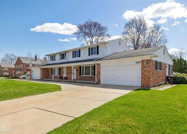 Property at 1007 Vernier Rd, Grosse Pointe Woods, MI 48236, 3 beds, 1.5 baths