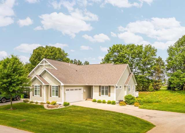 Property at 172 Wildwood Meadows Dr, Traverse City, MI 49686, 3 beds, 2.5 baths