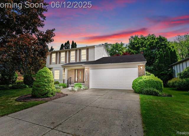 Property at 15212 Riverside St, Livonia, MI 48154, 3 beds, 2.5 baths