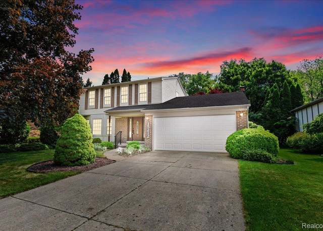 Property at 15212 Riverside St, Livonia, MI 48154, 3 beds, 2.5 baths