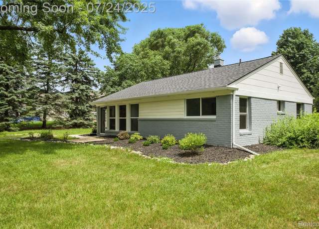 Property at 4736 Summerhill Dr, Clarkston, MI 48346, 3 beds, 1.5 baths