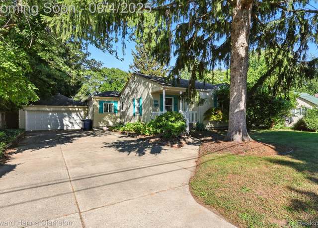 Property at 27125 Gilbert Dr, Warren, MI 48093, 3 beds, 2 baths