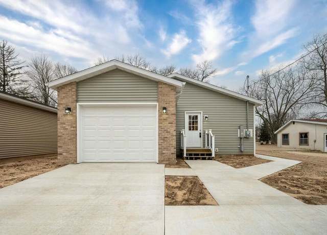 Property at 308 Hillview St, Buchanan, MI 49107, 2 beds, 2 baths