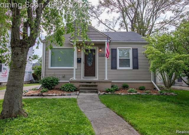 Property at 4033 Oakshire Ave, Berkley, MI 48072, 2 beds, 1 bath