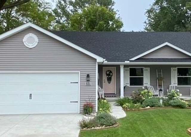 Property at 215 Philadelphia St, Lake Orion, MI 48362, 5 beds, 2 baths