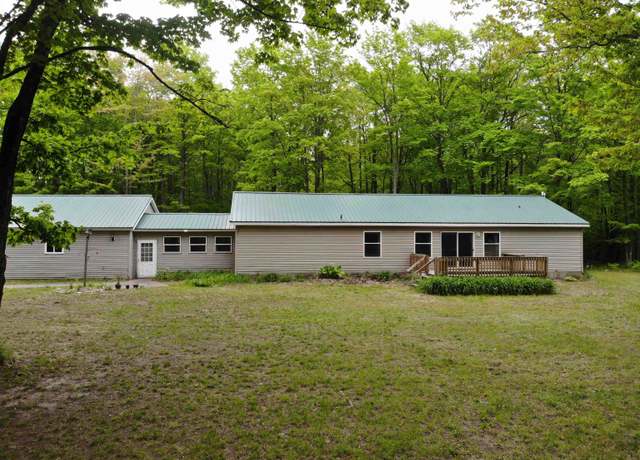 Property at 135 Montgomery Rd, South Boardman, MI 49680, 3 beds, 2 baths