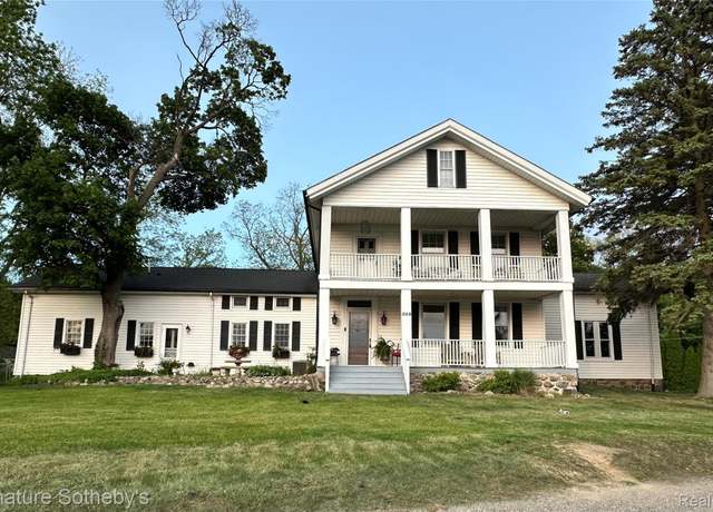 Property at 549 Grixdale Ln, Waterford, MI 48328, 4 beds, 2.5 baths