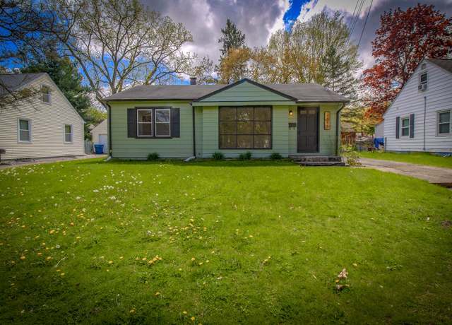 Property at 1808 Homecrest Ave, Kalamazoo, MI 49001, 2 beds, 1 bath