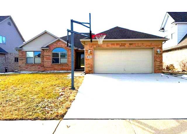 Property at 801 Saint Johns Blvd, Lincoln Park, MI 48146, 3 beds, 3 baths