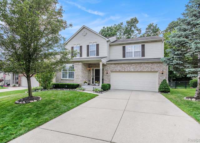 Property at 2595 Compton Dr, Waterford, MI 48329, 4 beds, 2.5 baths