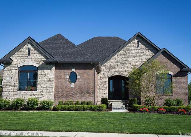 Property at 53283 Woodland Mdws, Chesterfield Township, MI 48047, 3 beds, 2.5 baths