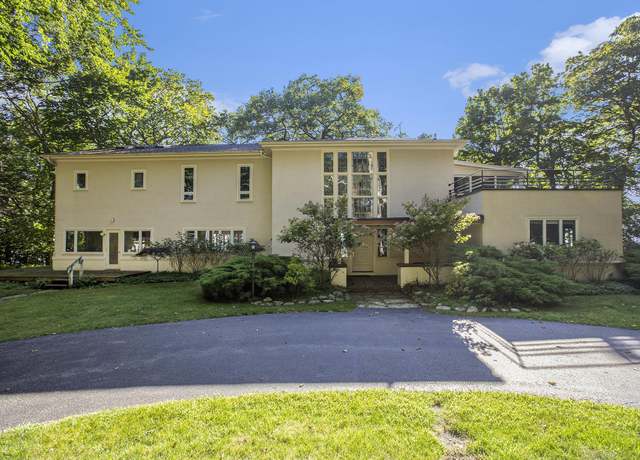Property at 501 Michigan Ave, Frankfort, MI 49635, 7 beds, 7.5 baths