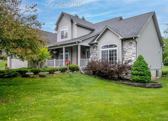 Property at 105 Crescent Hill Dr, Ortonville, MI 48462, 4 beds, 2.5 baths
