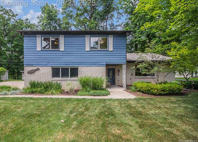 Property at 30542 Greenland St, Livonia, MI 48154, 3 beds, 2.5 baths