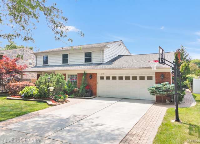 Property at 619 Kinloch St, Dearborn Heights, MI 48127, 4 beds, 3.5 baths