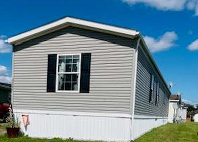 Property at 29977 Applewood, Flat Rock, MI 48134, 3 beds, 2 baths