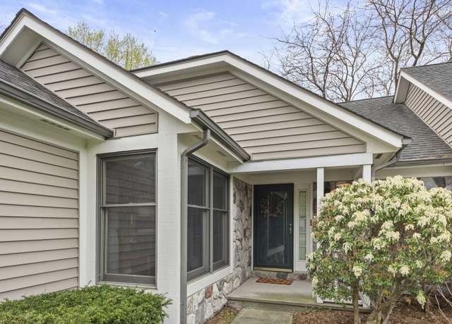 Property at 2448 Shoreham Highlands Dr, St Joseph, MI 49085, 3 beds, 2 baths