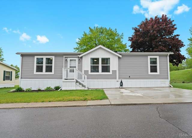 Property at 21 Pine Ave, Highland, MI 48357, 3 beds, 2 baths