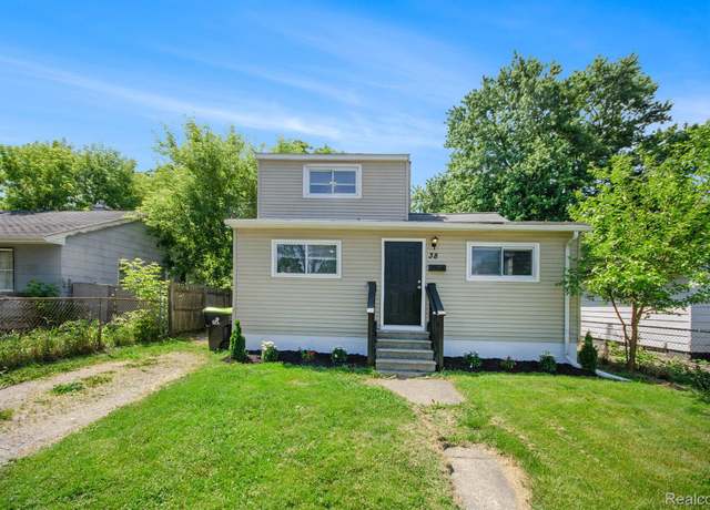 Property at 38 E Ypsilanti Ave, Southfield, MI 48340, 4 beds, 1 bath