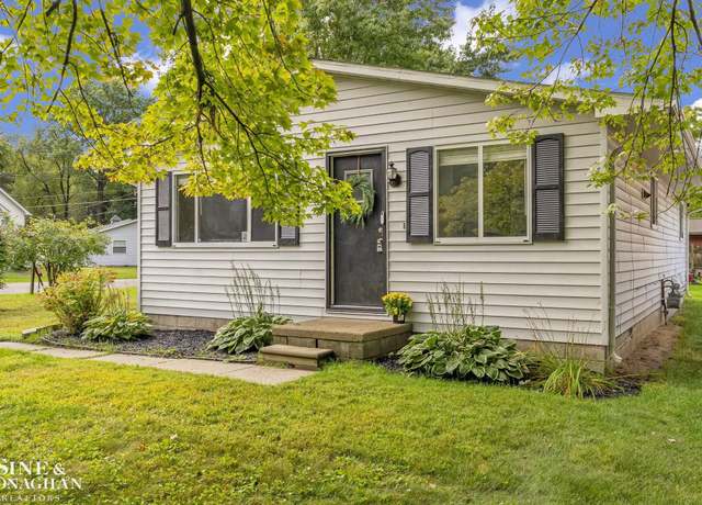Property at 925 Golfview Ave, Algonac, MI 48001, 3 beds, 1 bath
