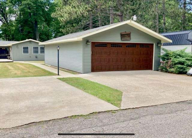 Property at 202 Mcdonald Dr, Houghton Lake, MI 48629, 3 beds, 2 baths