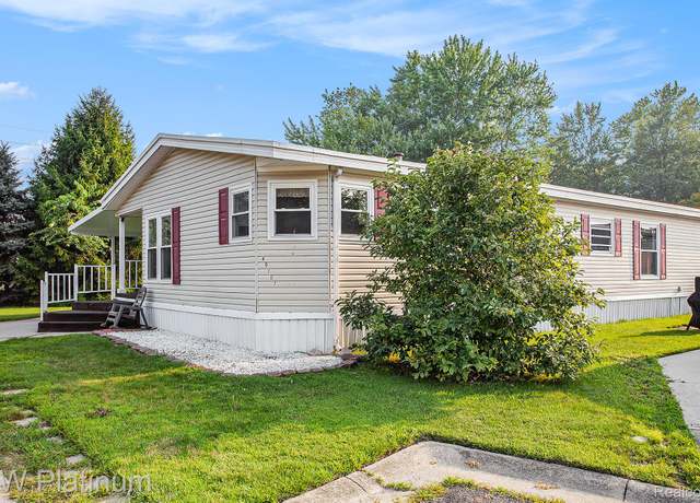Property at 49107 Cranberry Ct, Shelby Charter Township, MI 48315, 3 beds, 2 baths
