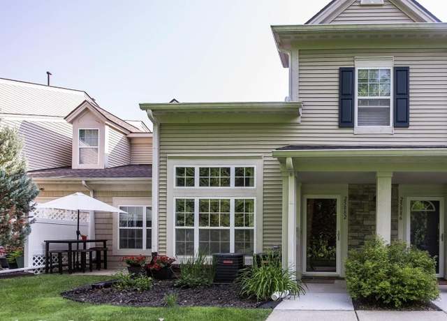 Property at 25882 S Maritime Cir, Harrison Twp, MI 48045, 2 beds, 2.5 baths