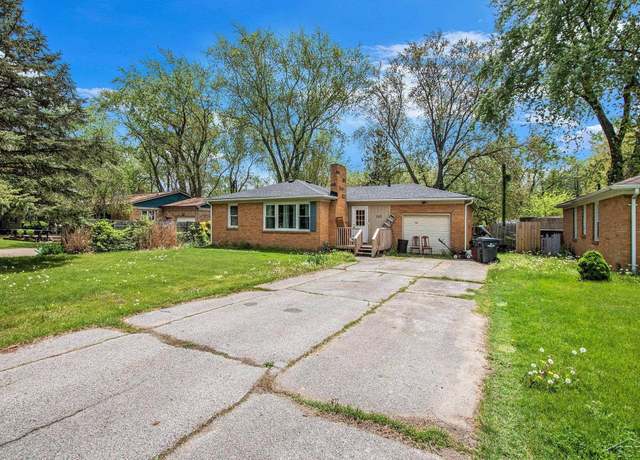 Property at 382 Dale Ave, Benton Harbor, MI 49022, 3 beds, 1 bath