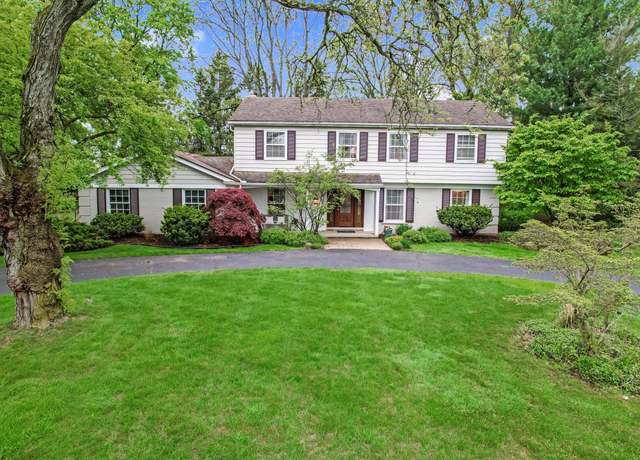 Property at 5372 Forest Way Way, Bloomfield Hills, MI 48302, 4 beds, 2.5 baths