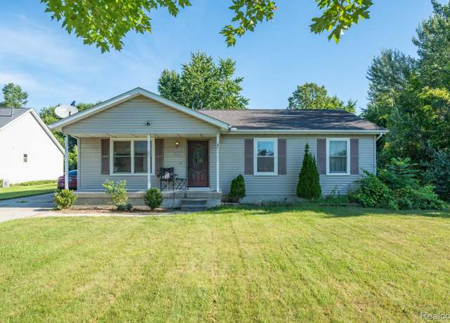 Property at 1472 11th St, Marysville, MI 48040, 3 beds, 1 bath