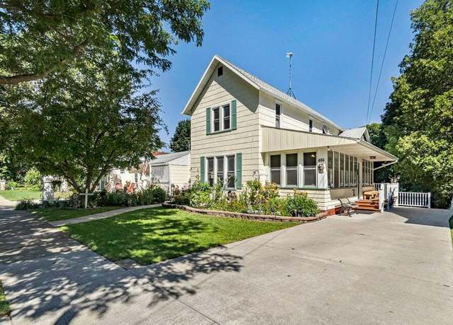 Property at 488 4th St, Manistee, MI 49660, 6 beds, 2 baths