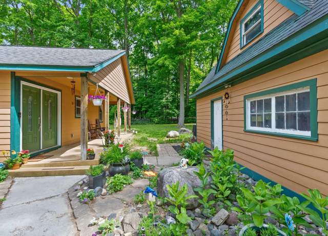 Property at 32420 Colfax St, Farmington Hills, MI 48336, 4 beds, 1.5 baths