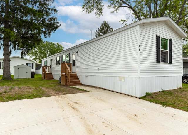 Property at 425 Crestwood Dr, Dimondale, MI 48821, 3 beds, 2 baths