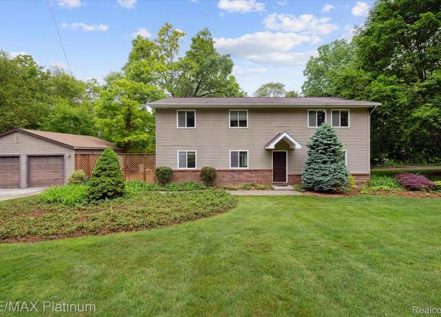 Property at 11520 Weiman Dr, Pinckney, MI 48169, 4 beds, 2 baths