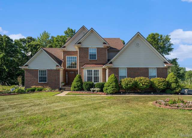 Property at 38060 Clydesdale Dr, Romulus, MI 48174, 3 beds, 3 baths